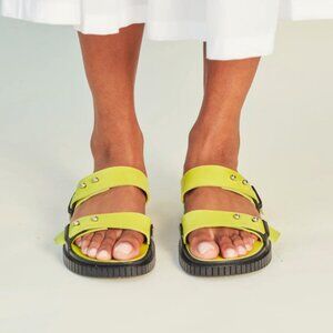 Like New HILOS Stevie Wasabi Neon Slip On Adjustable Sandals in Women's 10